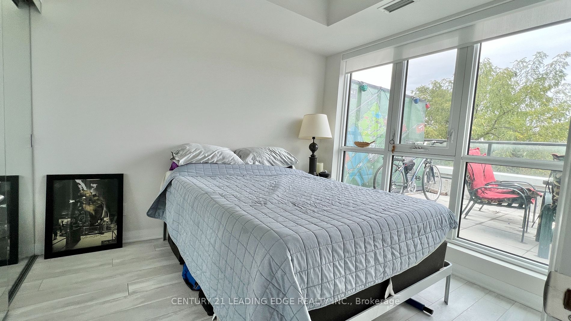1630 Queen St E 1 Property Photo 15