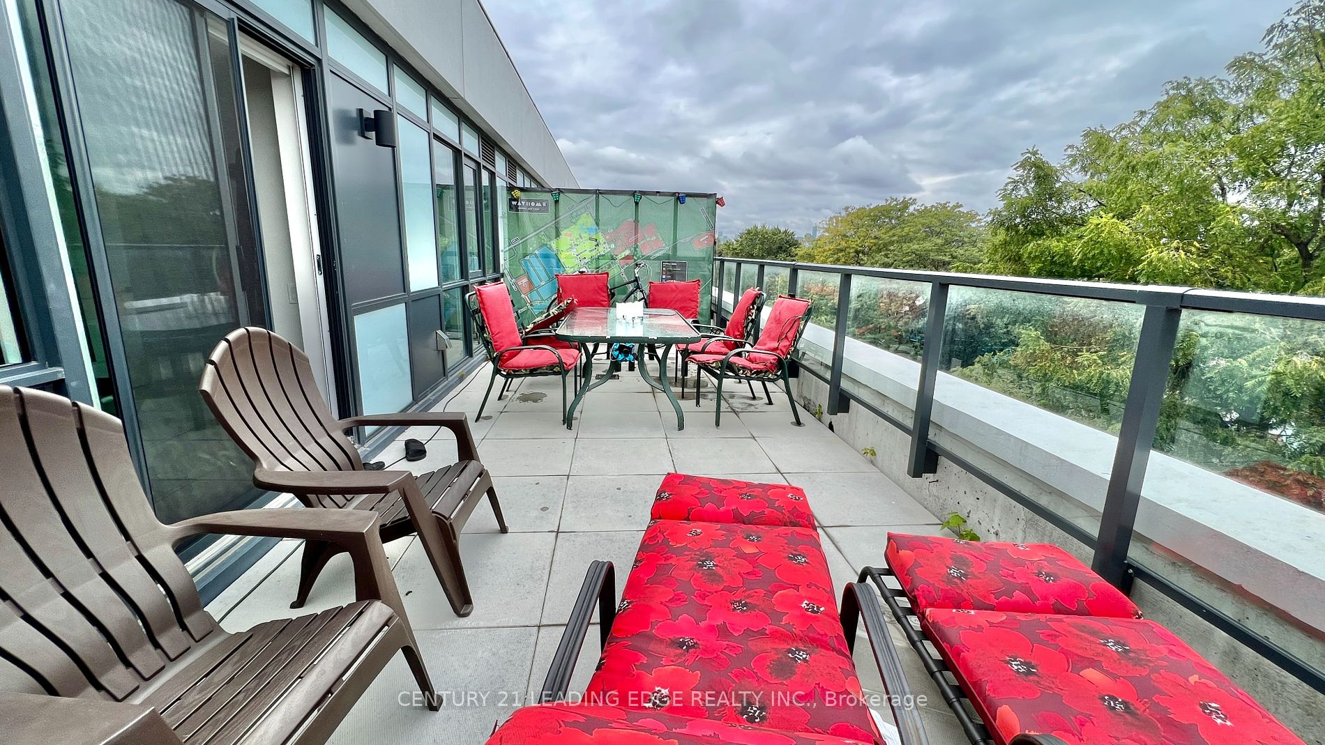 1630 Queen St E 1 Property Photo 18