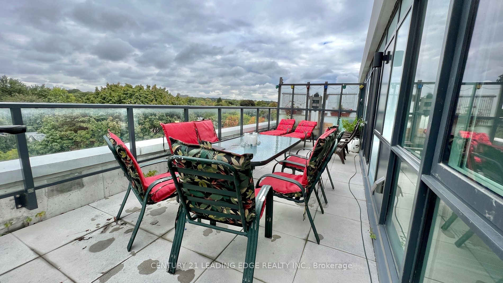 1630 Queen St E 1 Property Photo 19