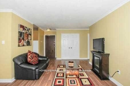 100 Dundalk Dr 10 Property Photo 5