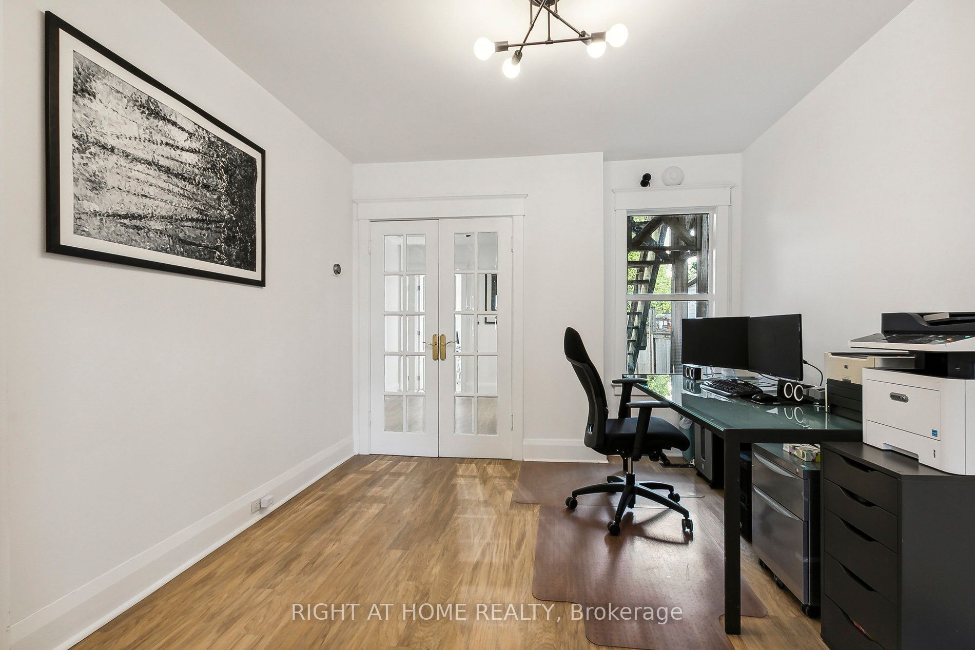 1055 Woodbine Ave Property Photo 6