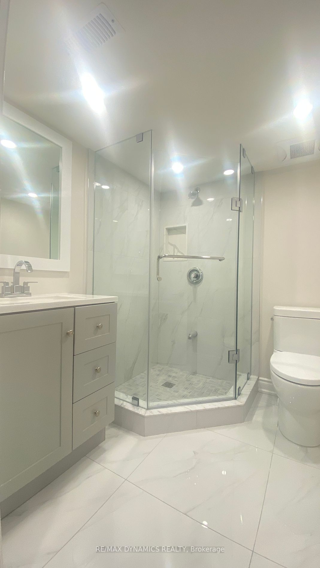 11 Leah Cres Property Photo 7