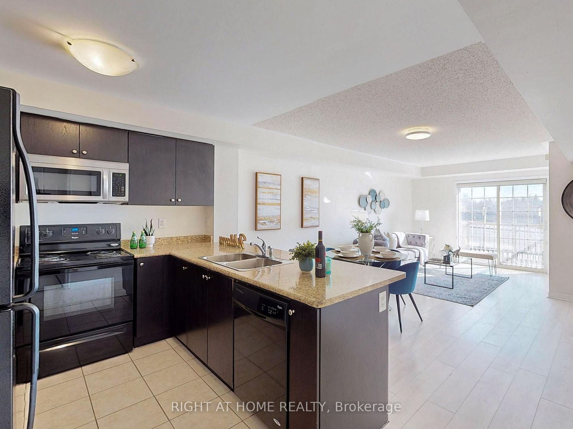 146 Kingston Rd W 4 Property Photo 17