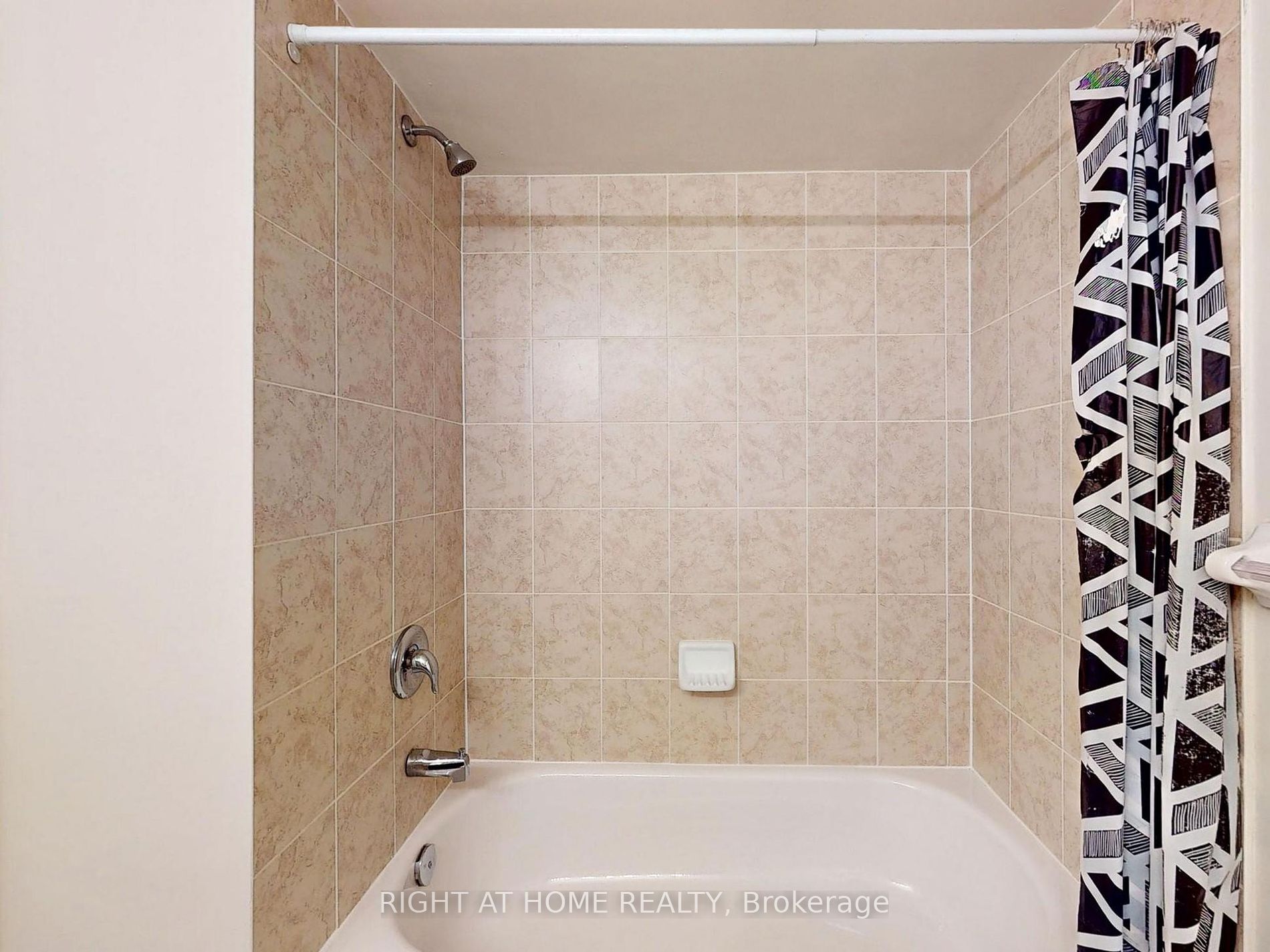 146 Kingston Rd W 4 Property Photo 30