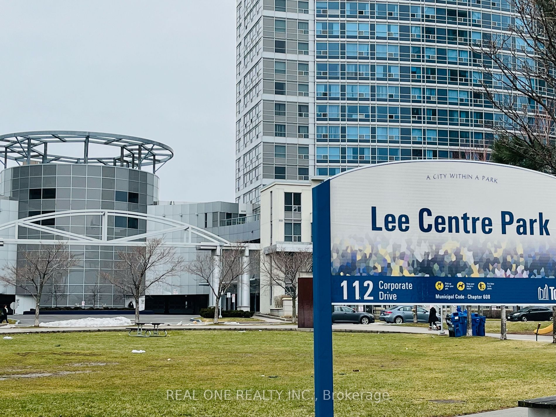 38 Lee Centre Dr 02 Picture