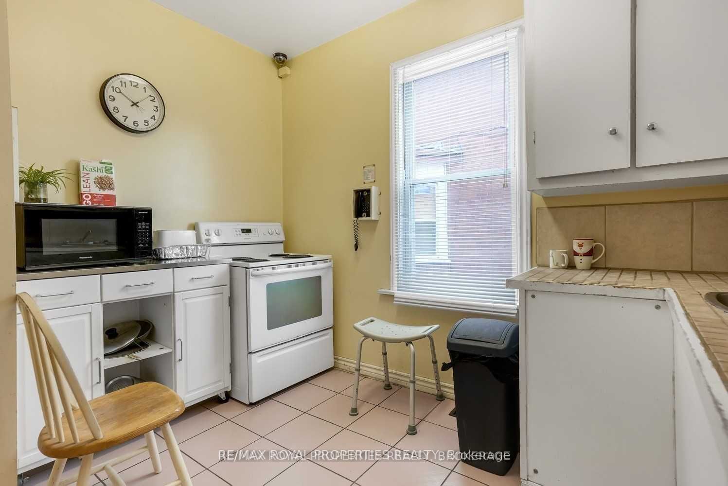 208-216 Division St Property Photo 10