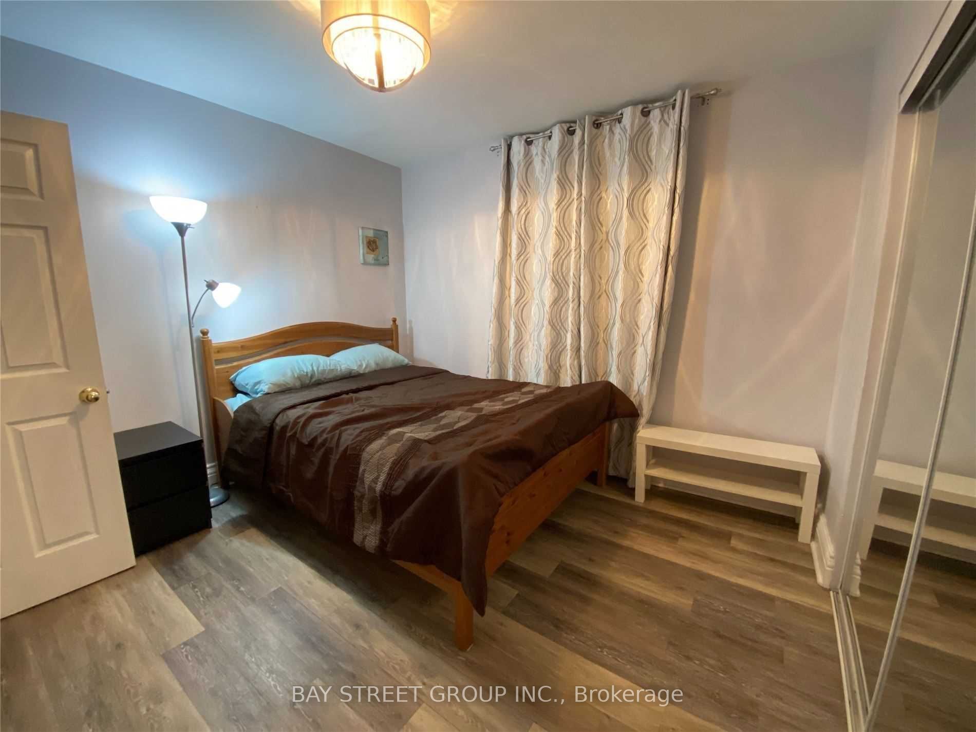 1392 Queen St E Property Photo 4
