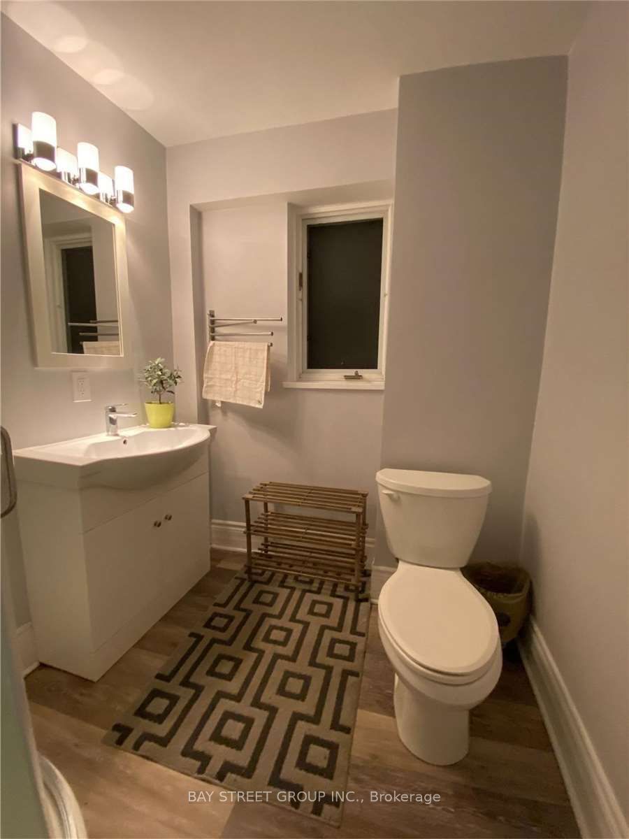 1392 Queen St E Property Photo 6
