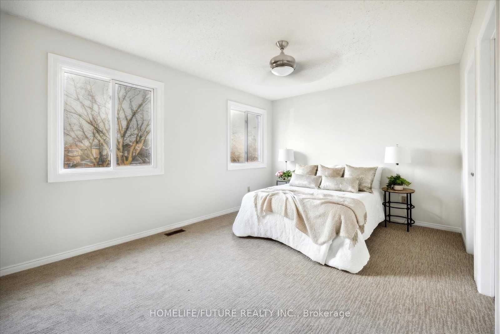 38 Parade Sq Property Photo 3