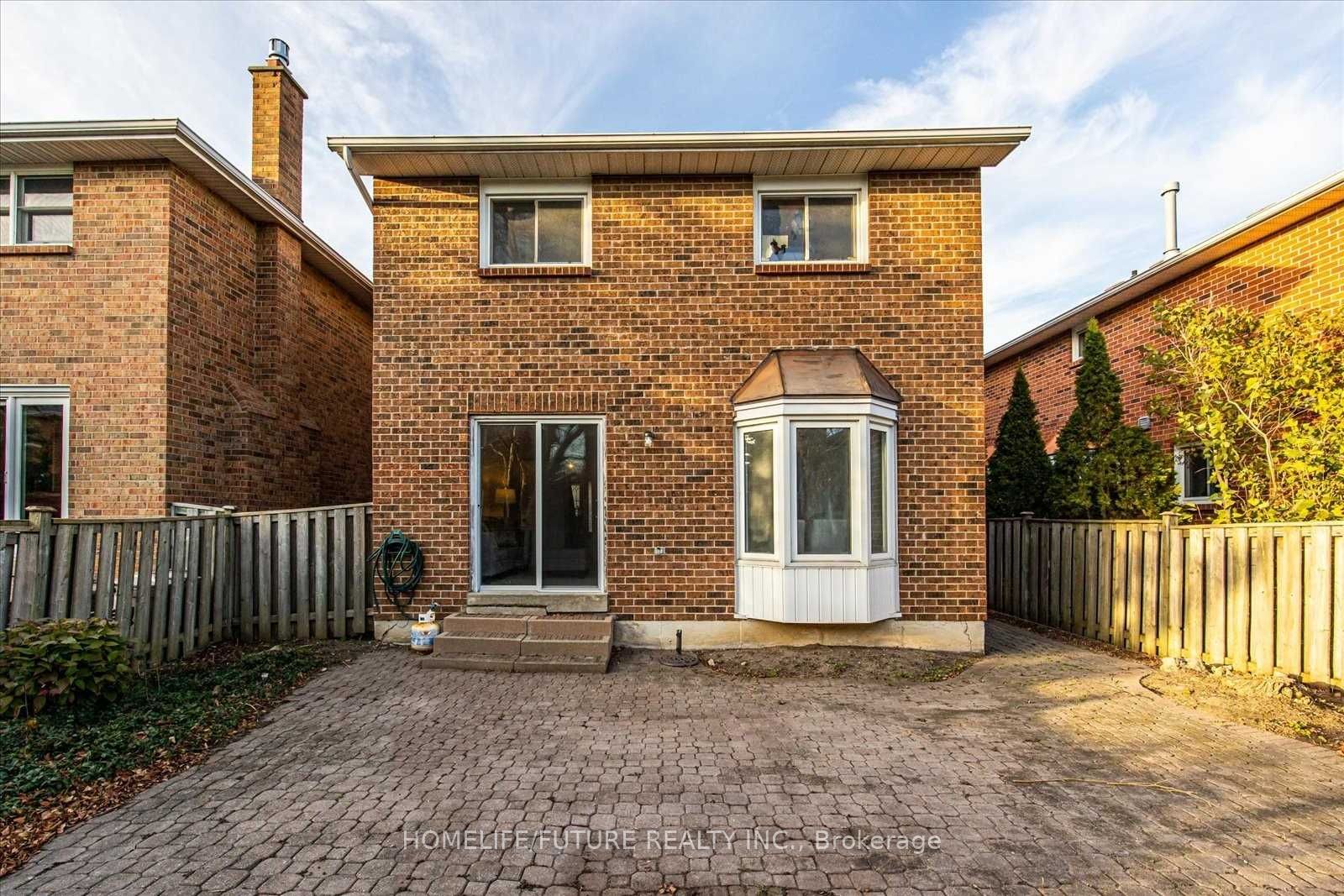 38 Parade Sq Property Photo 4