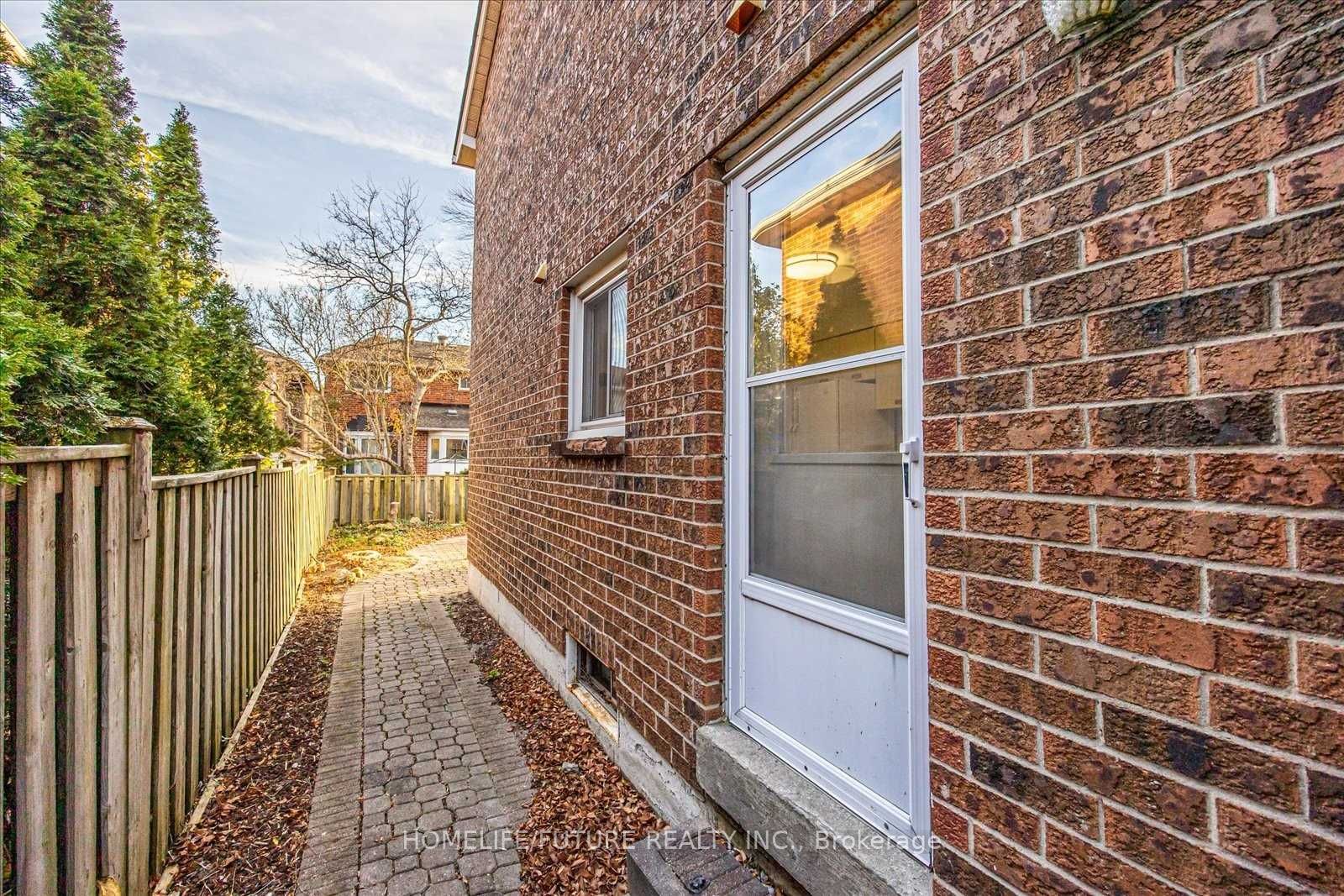 38 Parade Sq Property Photo 5