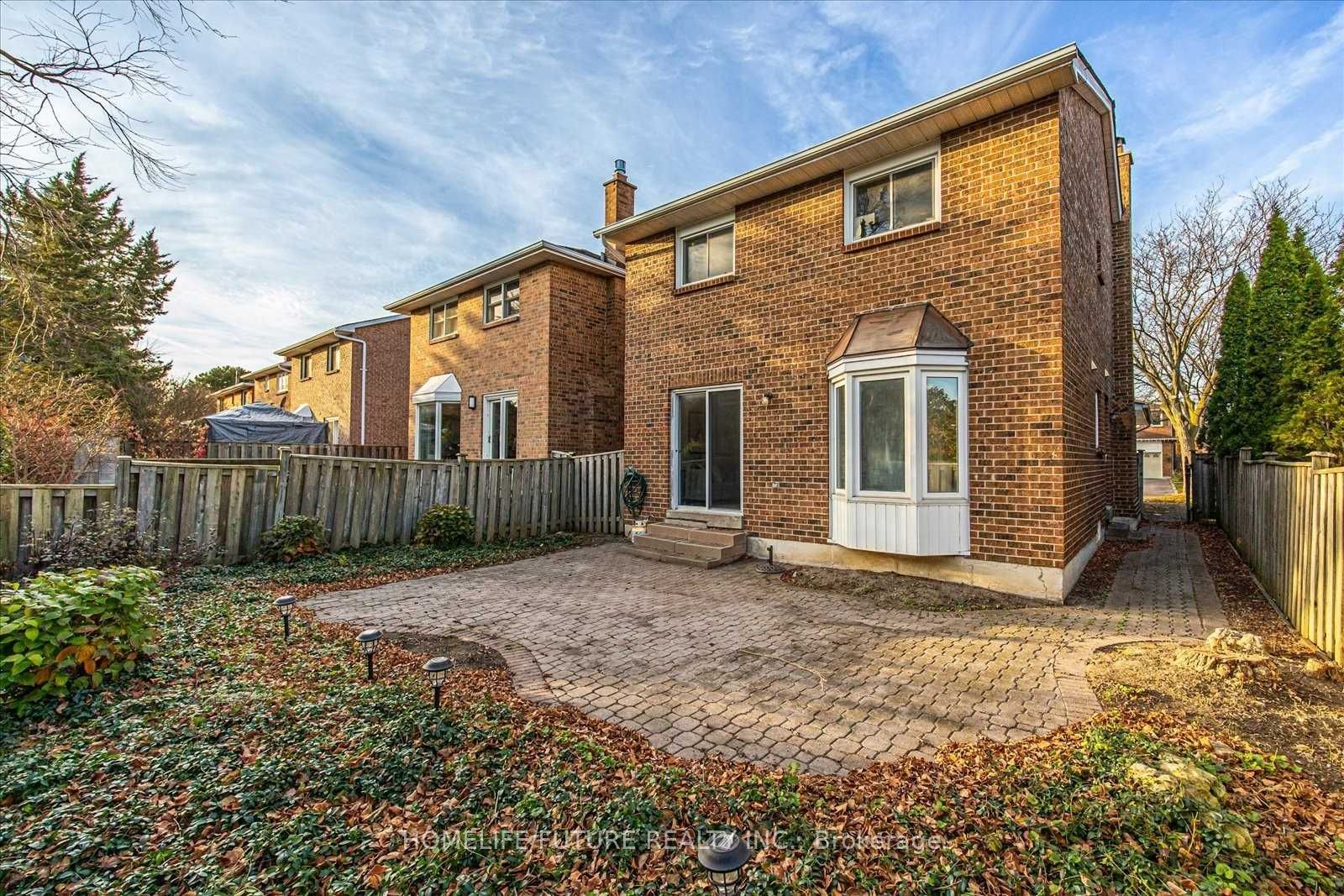 38 Parade Sq Property Photo 6