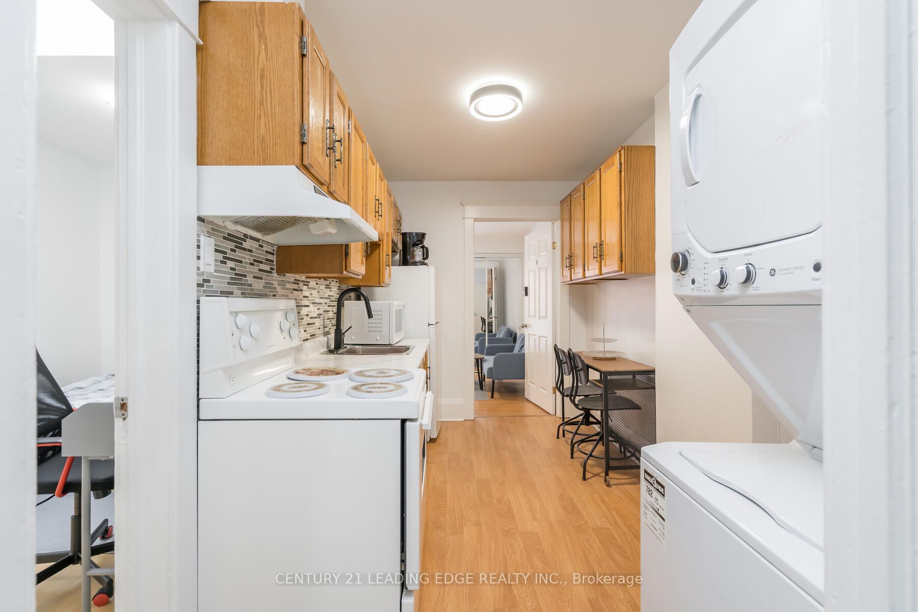 946 Kingston Rd Property Photo 6