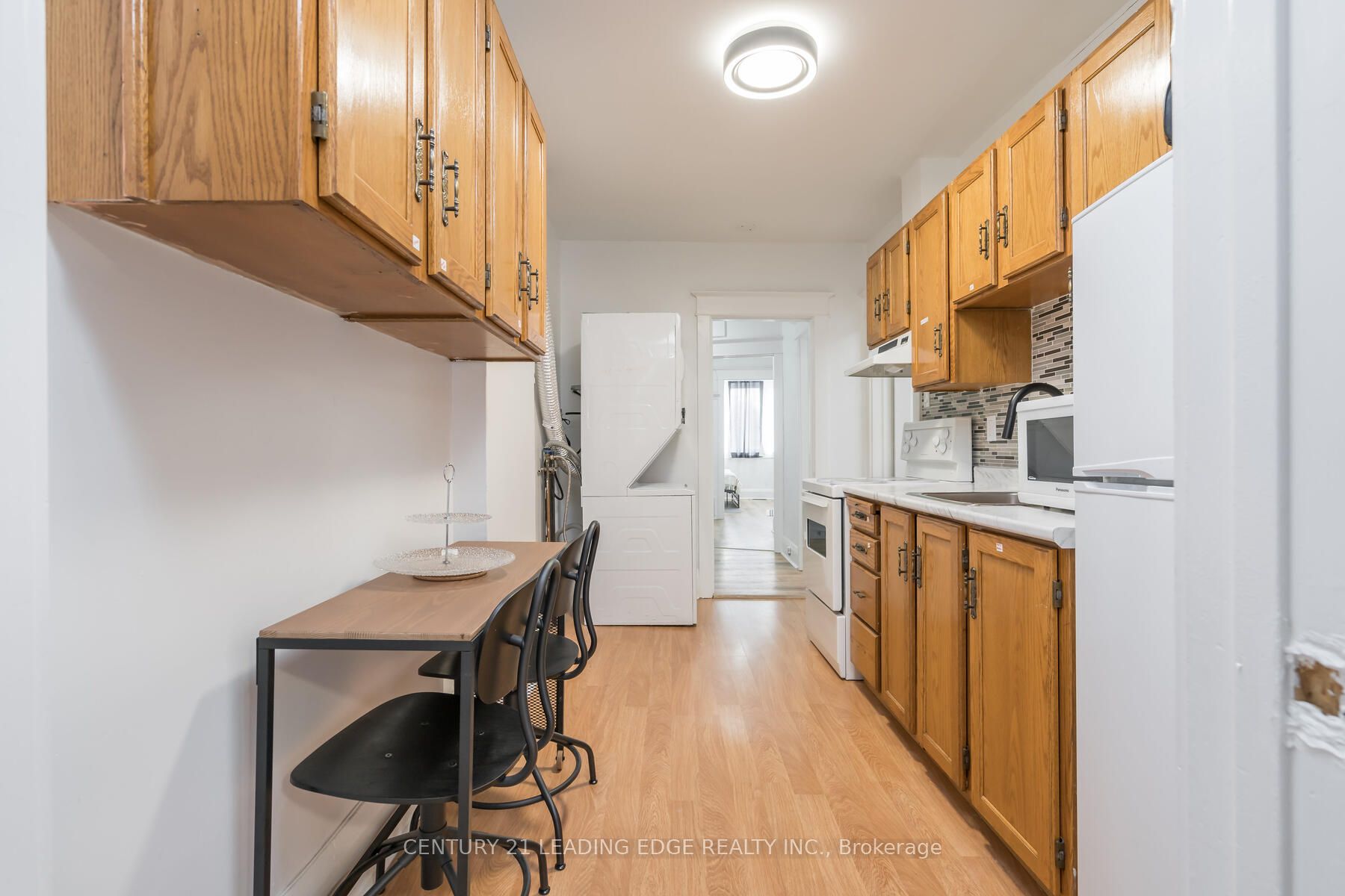 946 Kingston Rd Property Photo 10