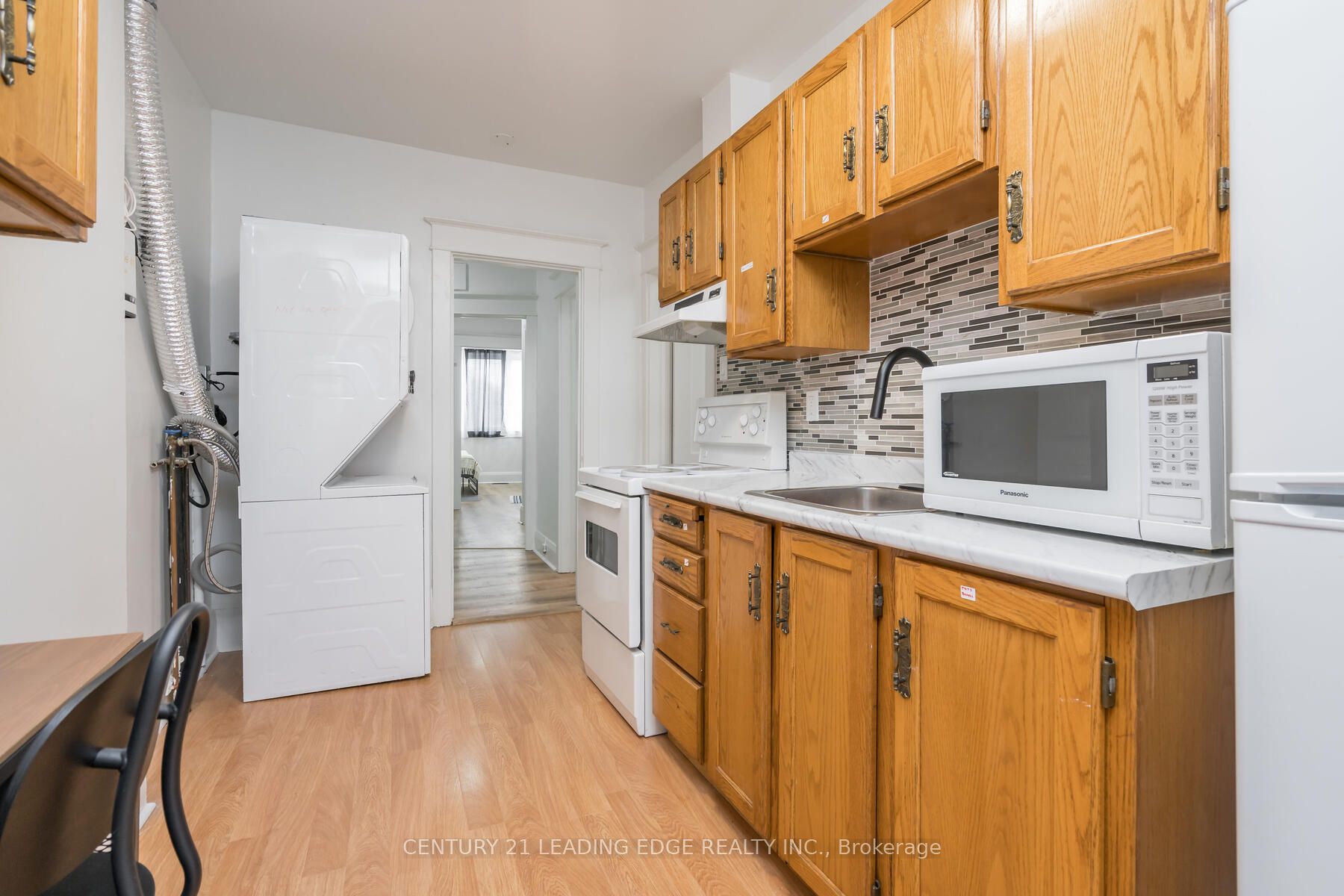 946 Kingston Rd Property Photo 11