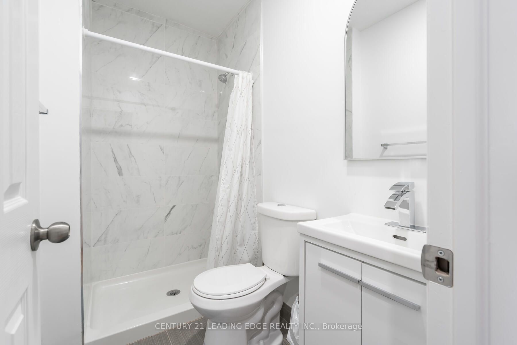 946 Kingston Rd Property Photo 22