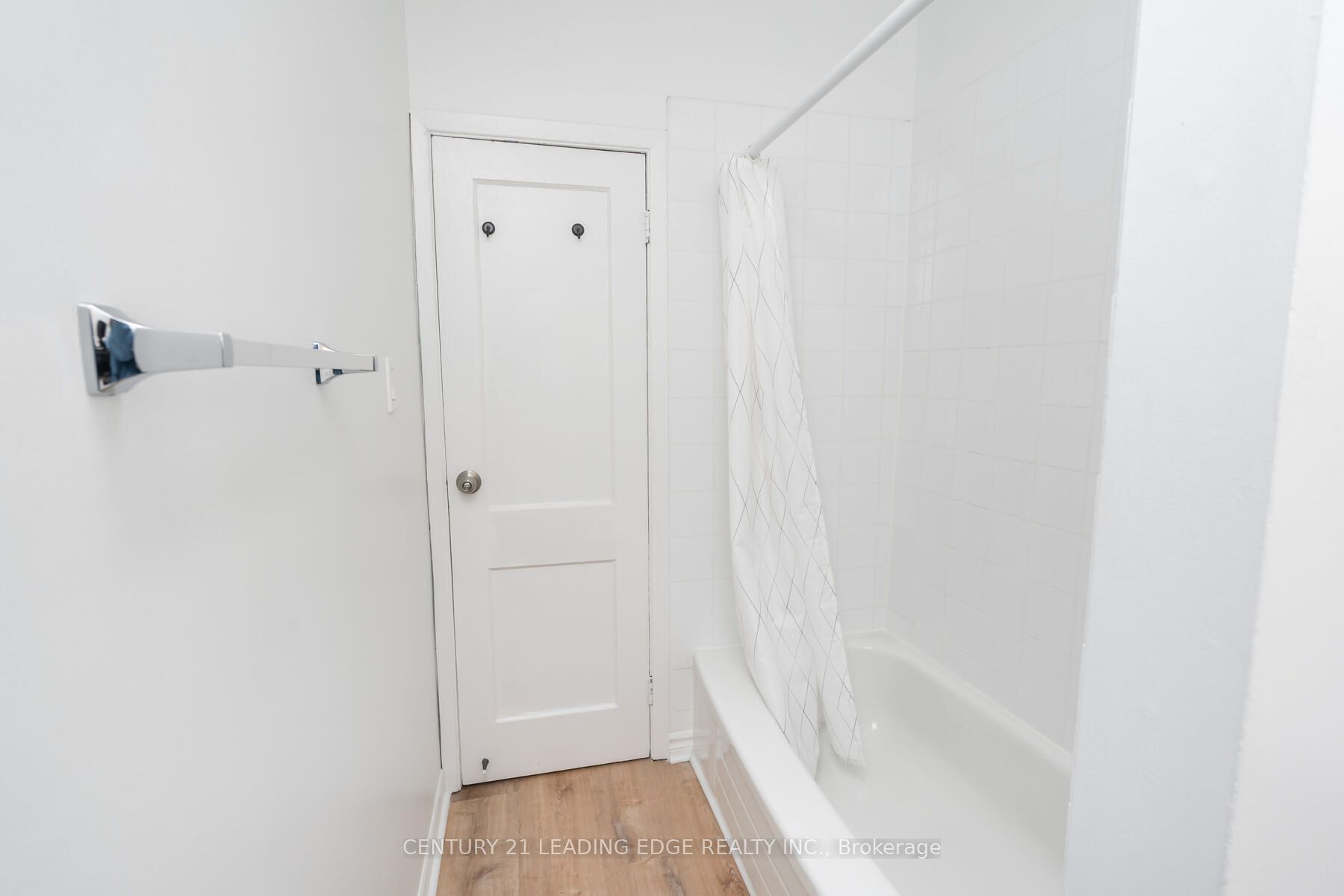 946 Kingston Rd Property Photo 29
