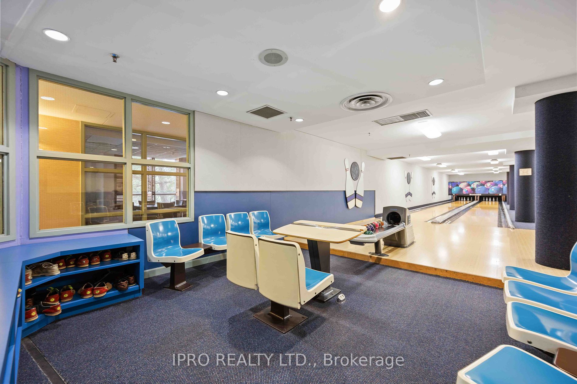 88 Corporate Dr 12 Property Photo 4