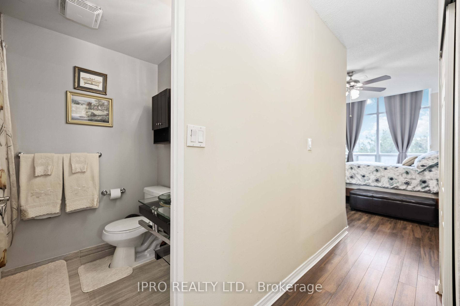 88 Corporate Dr 12 Property Photo 19