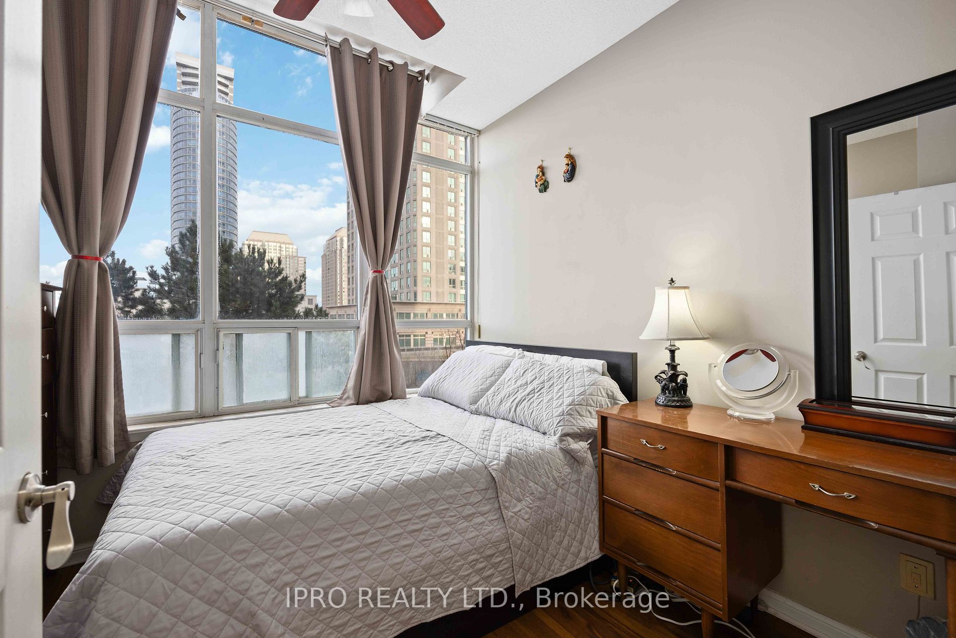 88 Corporate Dr 12 Property Photo 22