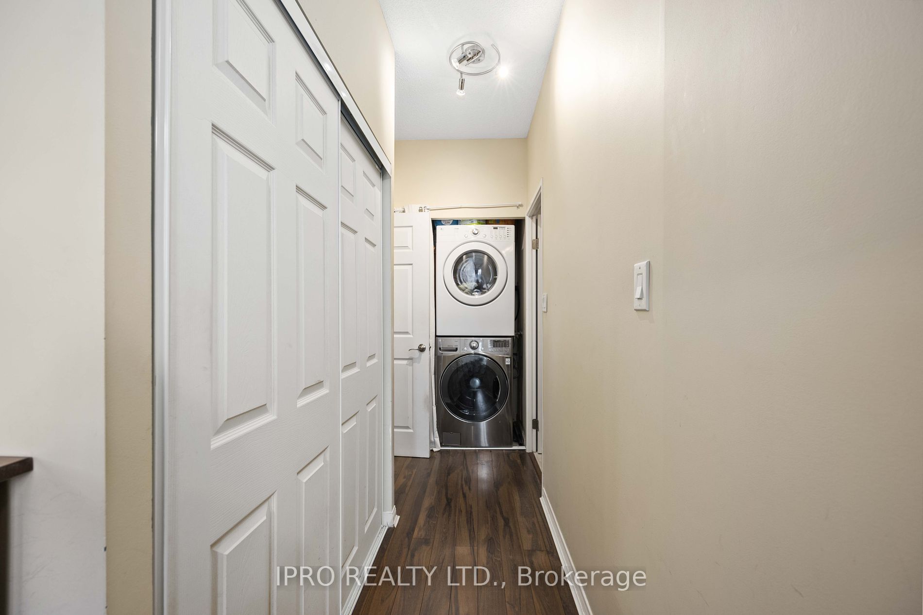 88 Corporate Dr 12 Property Photo 27