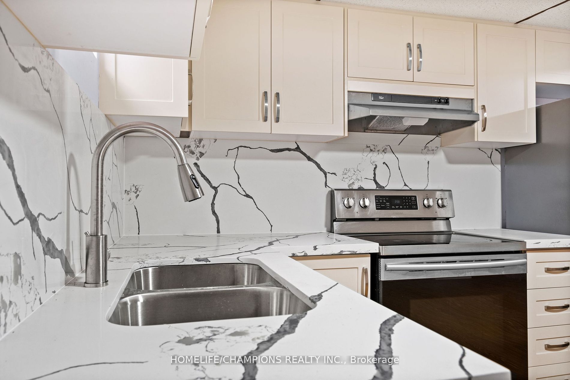15 Stonehenge Cres Property Photo 32