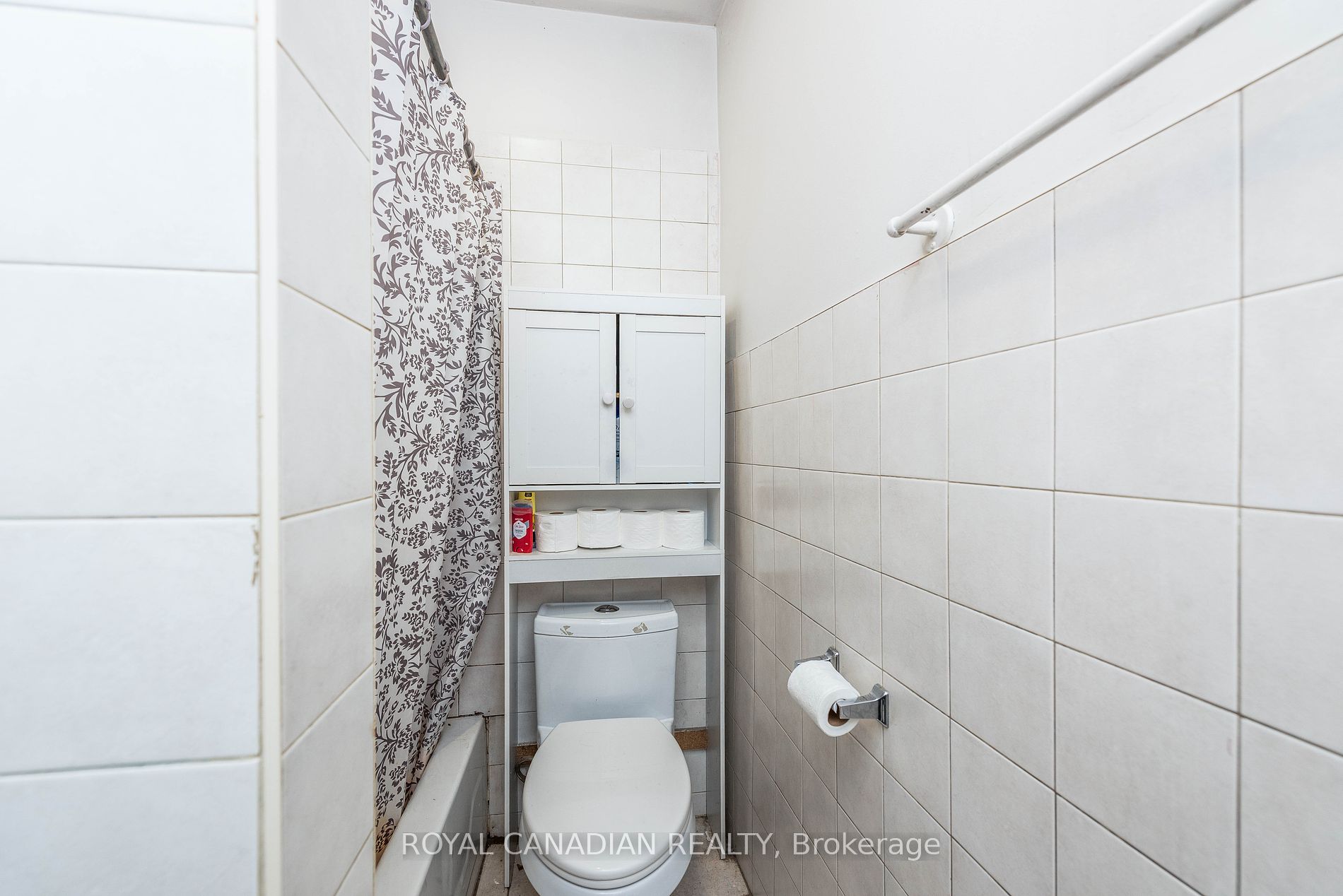1406 Gerrard St E Property Photo 16