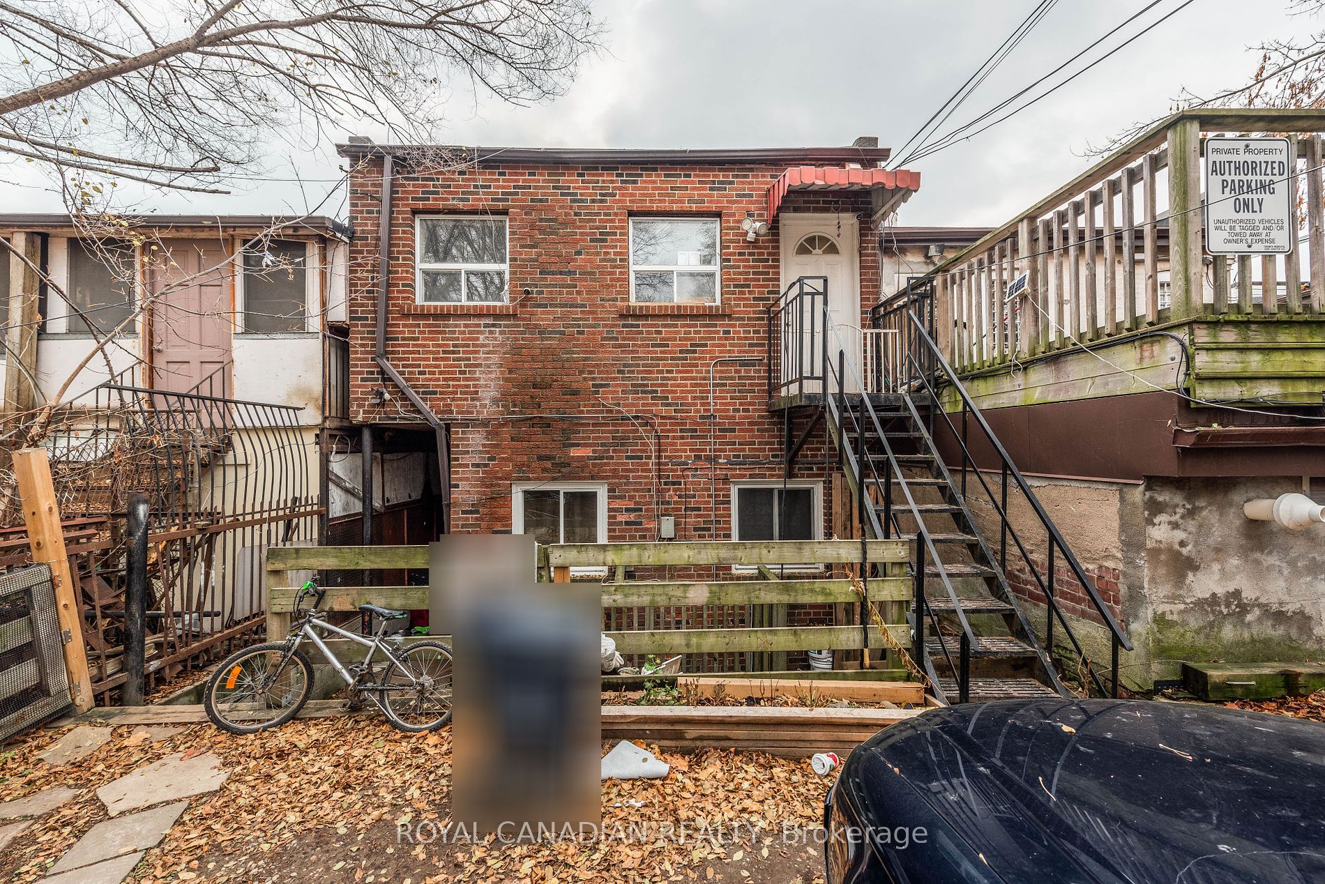 1406 Gerrard St E Property Photo 27