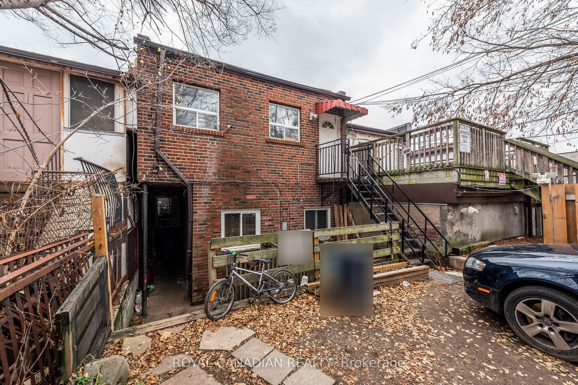 1406 Gerrard St E Property Photo 28