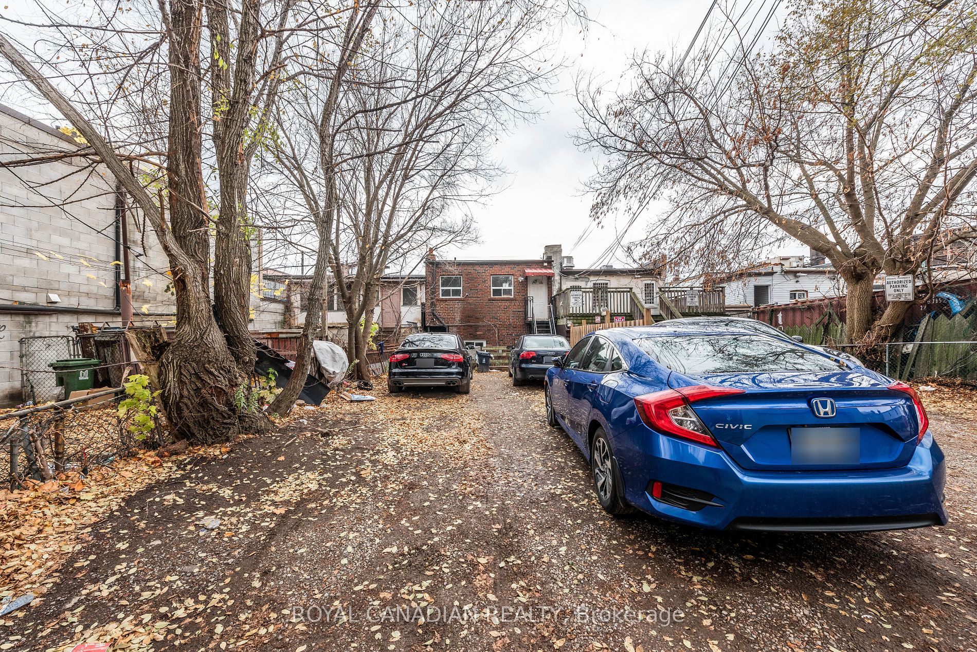 1406 Gerrard St E Property Photo 33