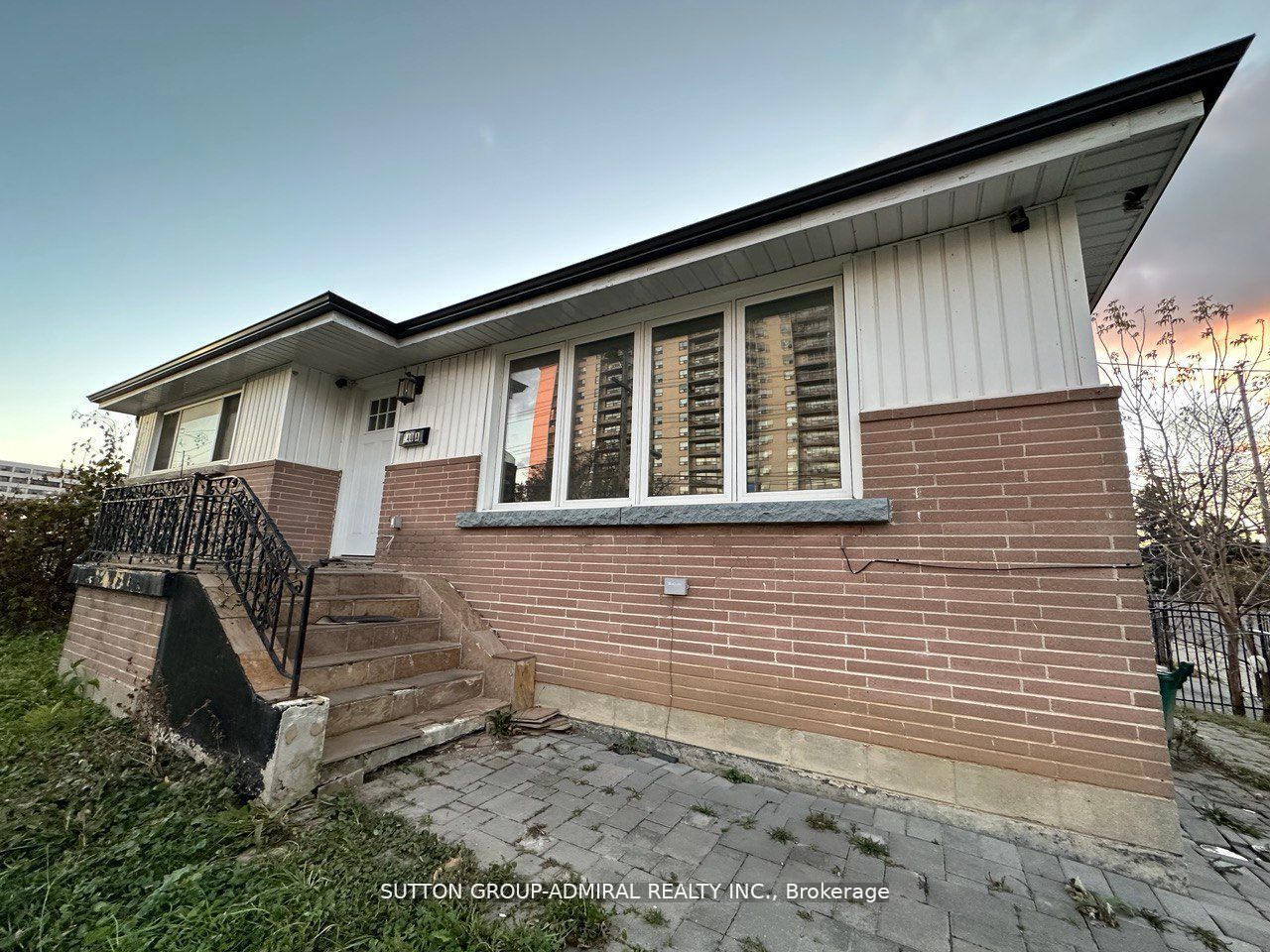 240 Markham Rd Property Photo 11