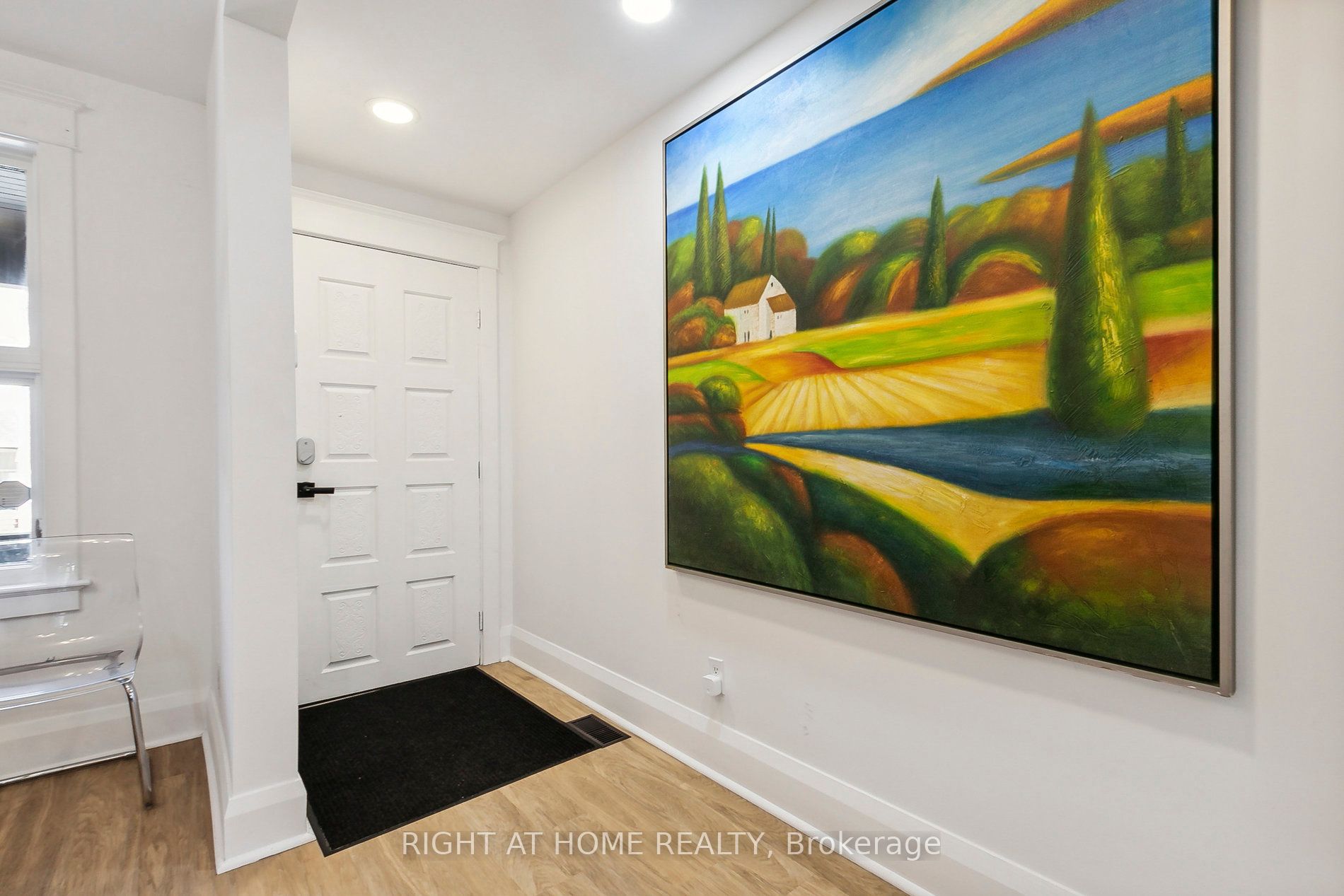 1055 Woodbine Ave Property Photo 3