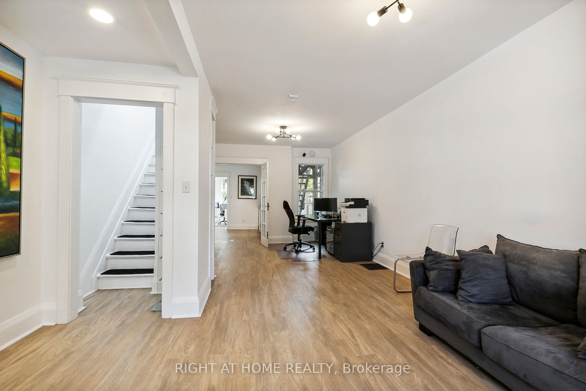 1055 Woodbine Ave Property Photo 5
