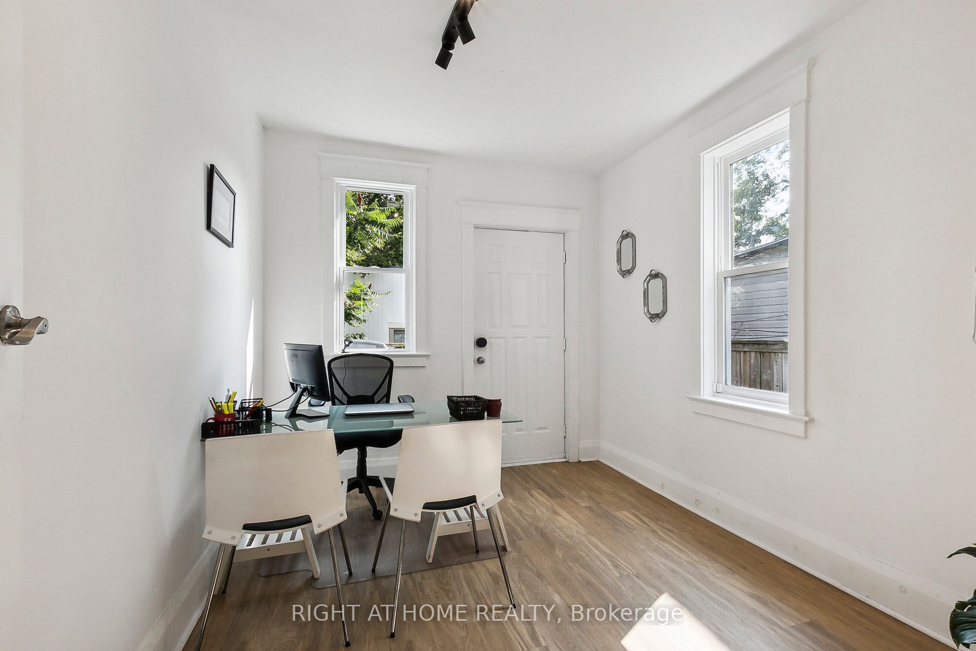 1055 Woodbine Ave Property Photo 7