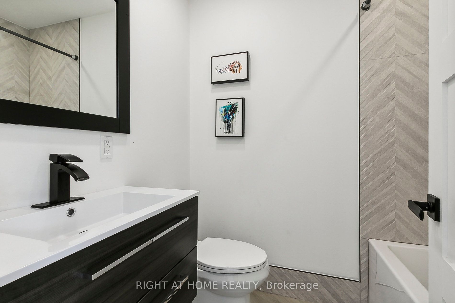 1055 Woodbine Ave Property Photo 11