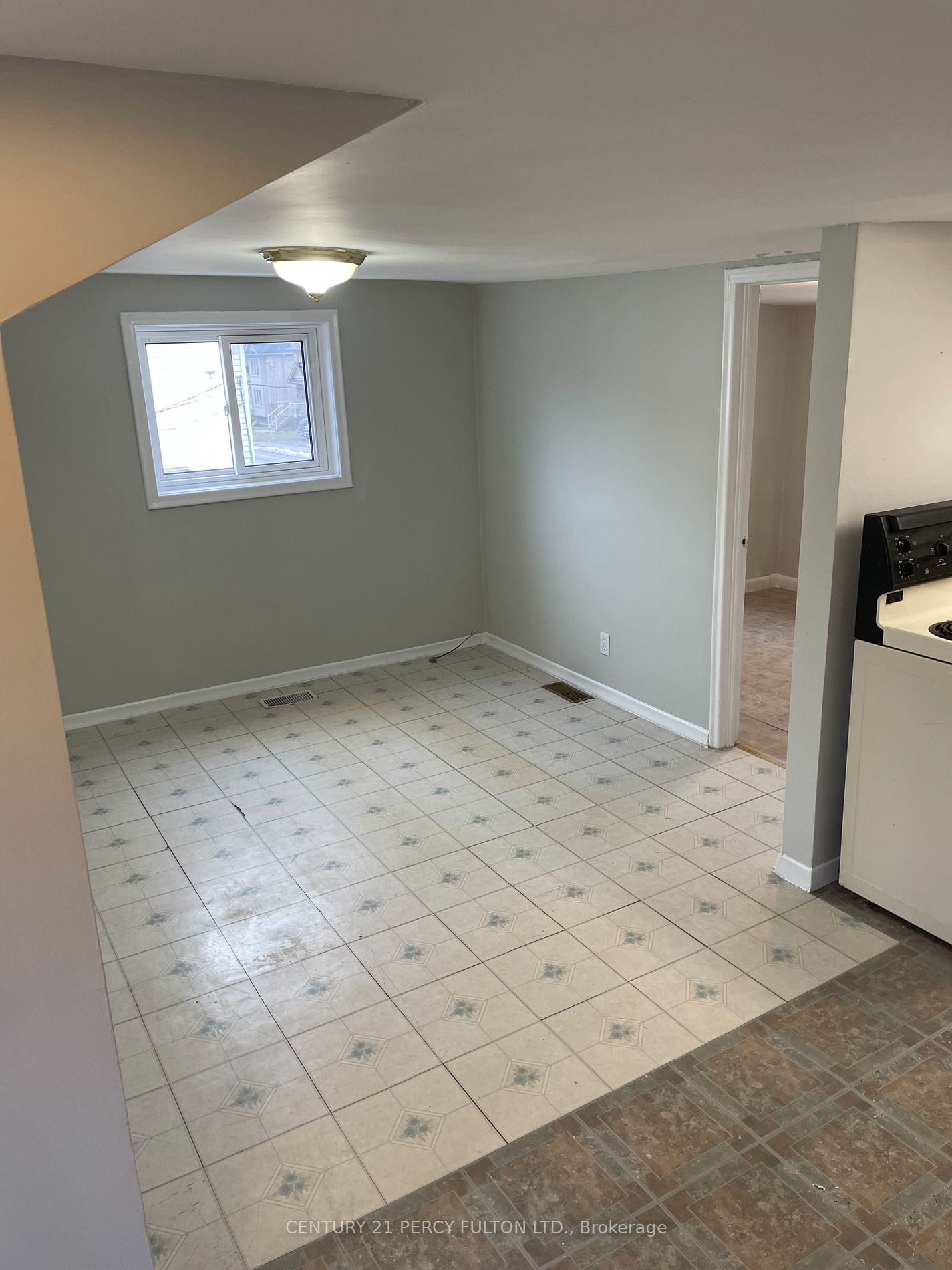 169 Mary St N Property Photo 2