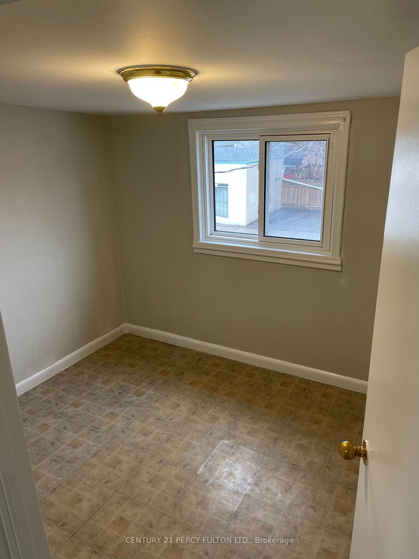 169 Mary St N Property Photo 5