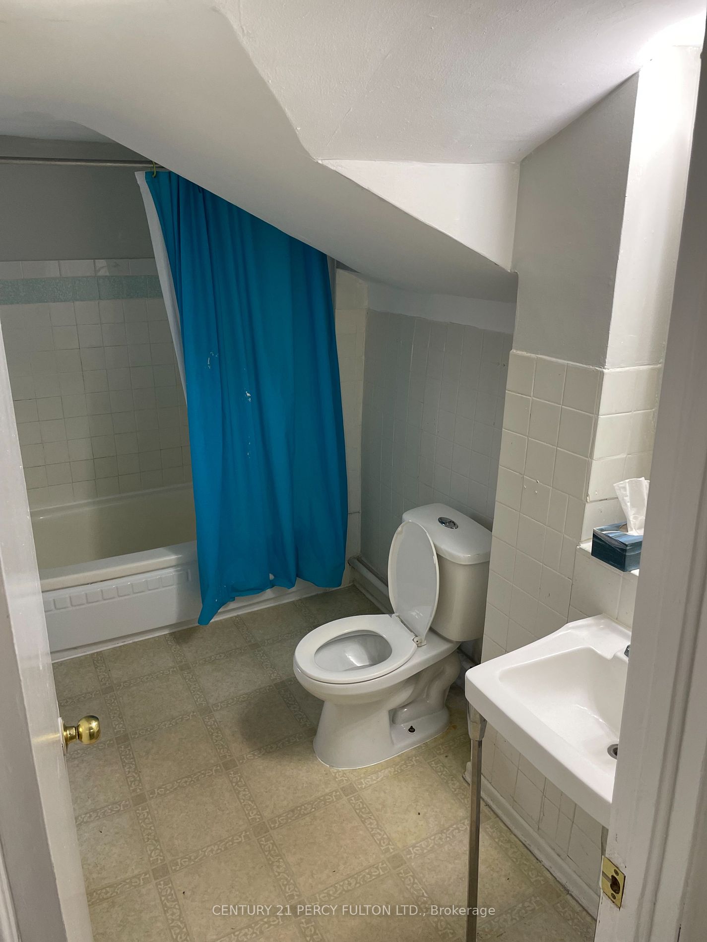 169 Mary St N Property Photo 7
