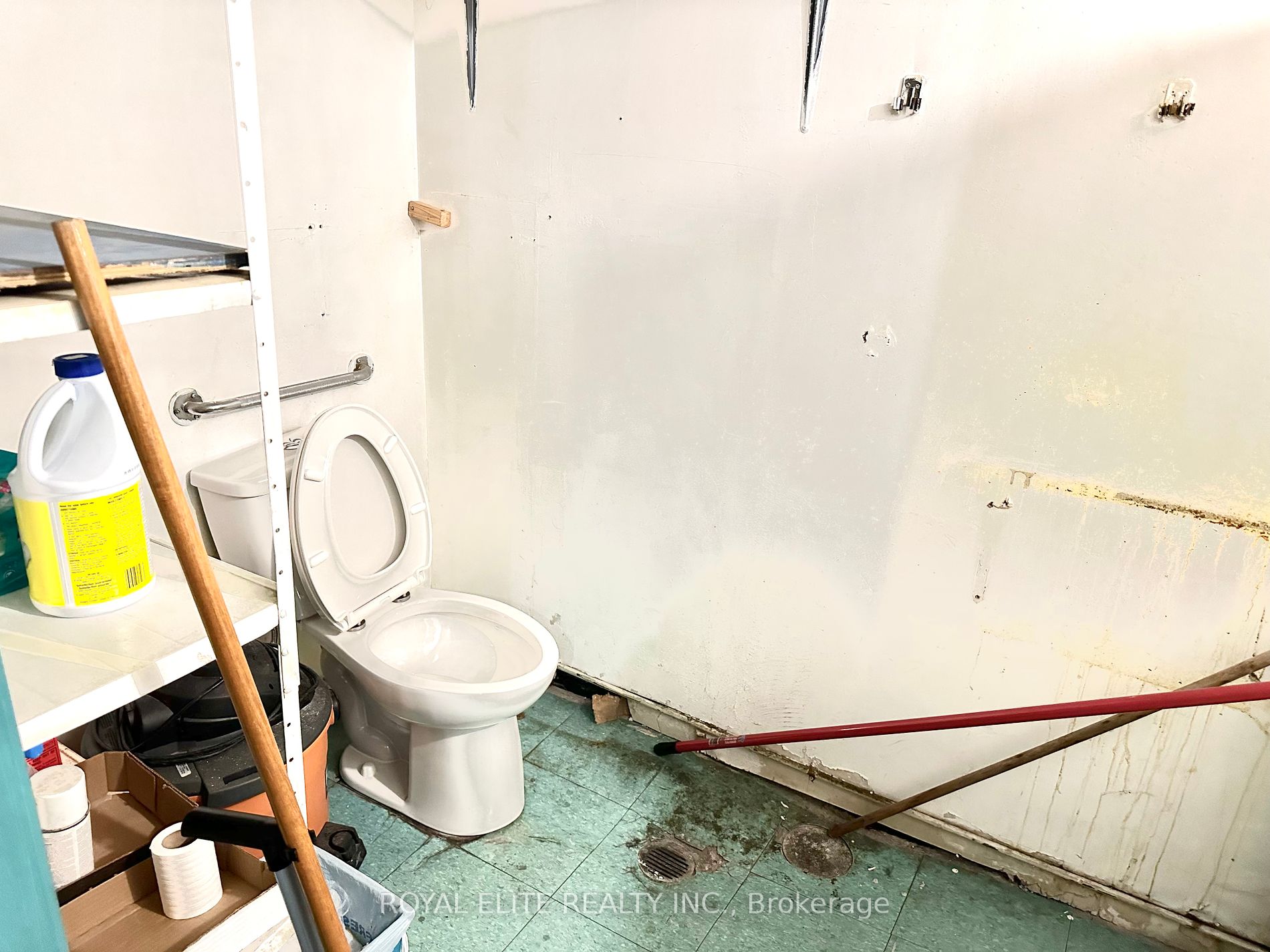 837 Simcoe St S Property Photo 22