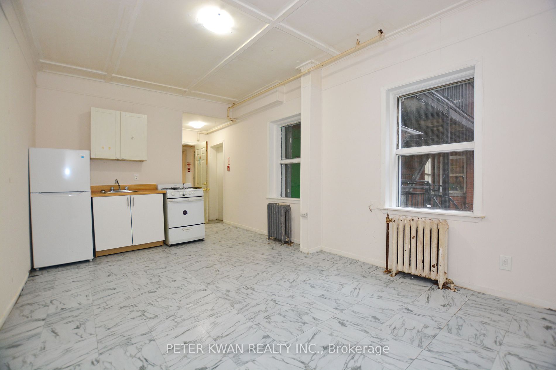 279 Woodfield Rd Property Photo 2