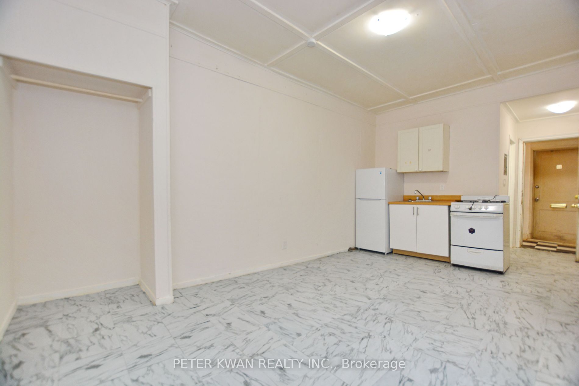 279 Woodfield Rd Property Photo 3