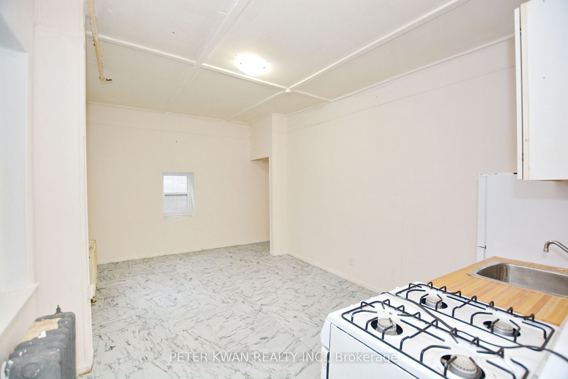 279 Woodfield Rd Property Photo 4