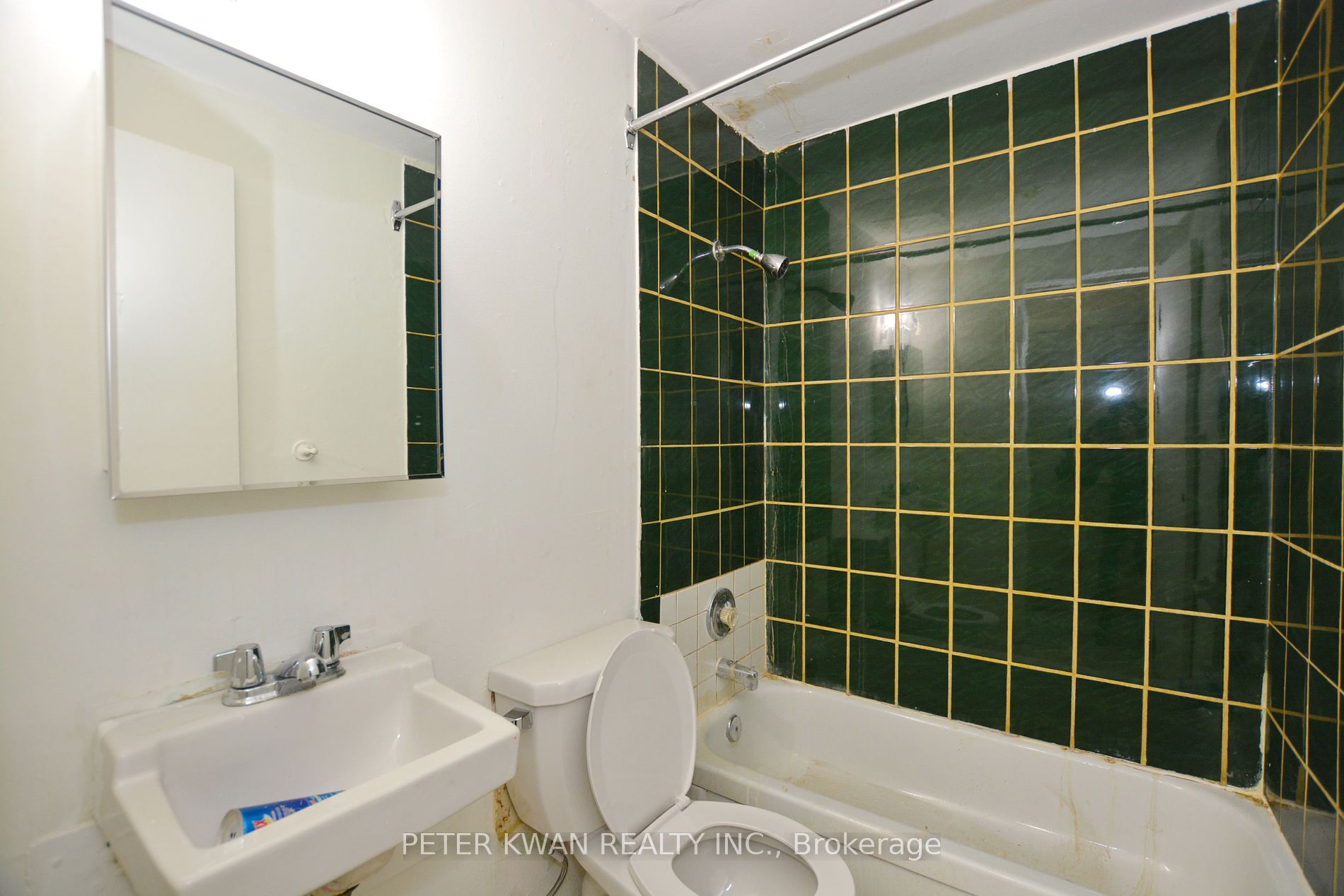 279 Woodfield Rd Property Photo 5