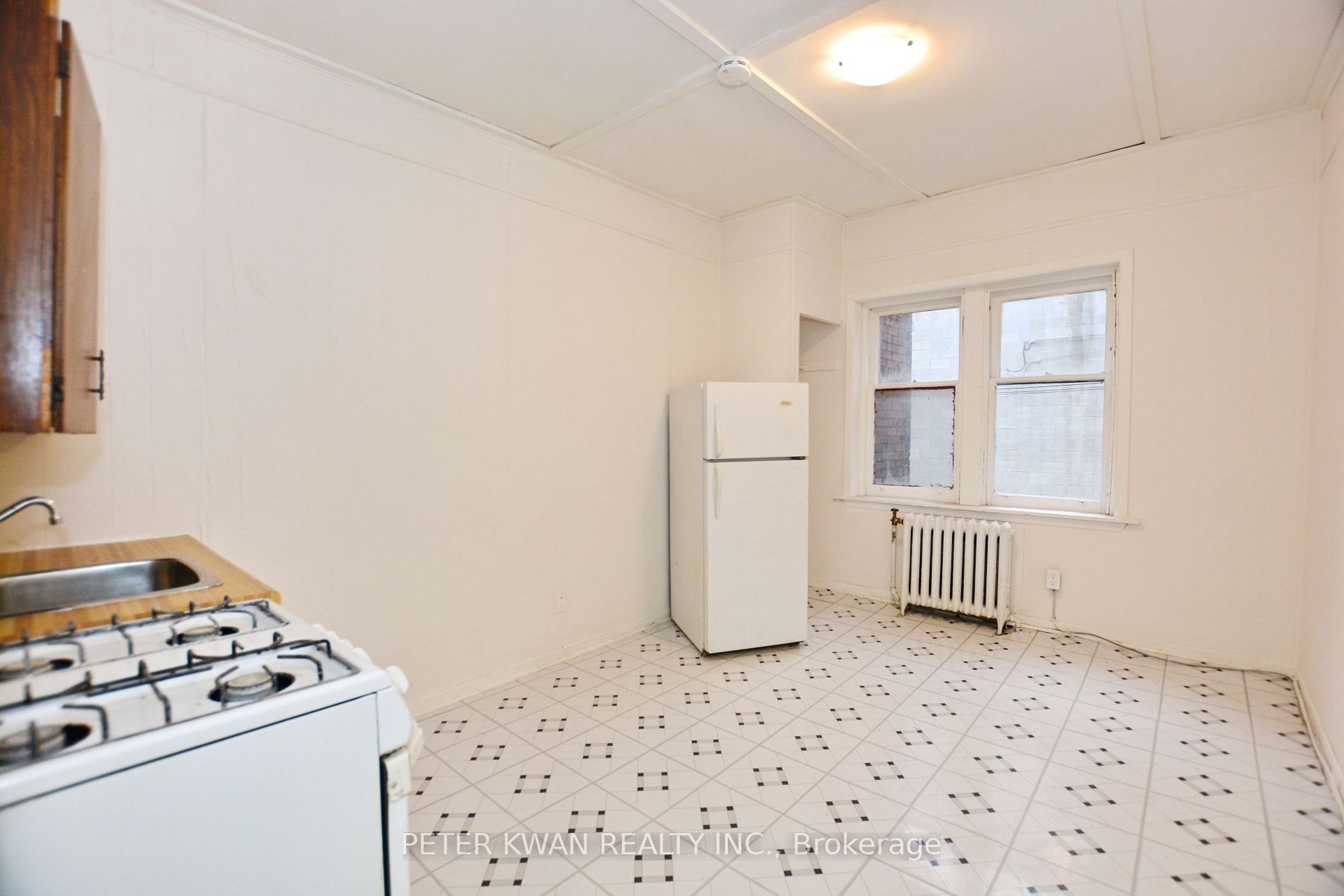 279 Woodfield Rd Property Photo 2