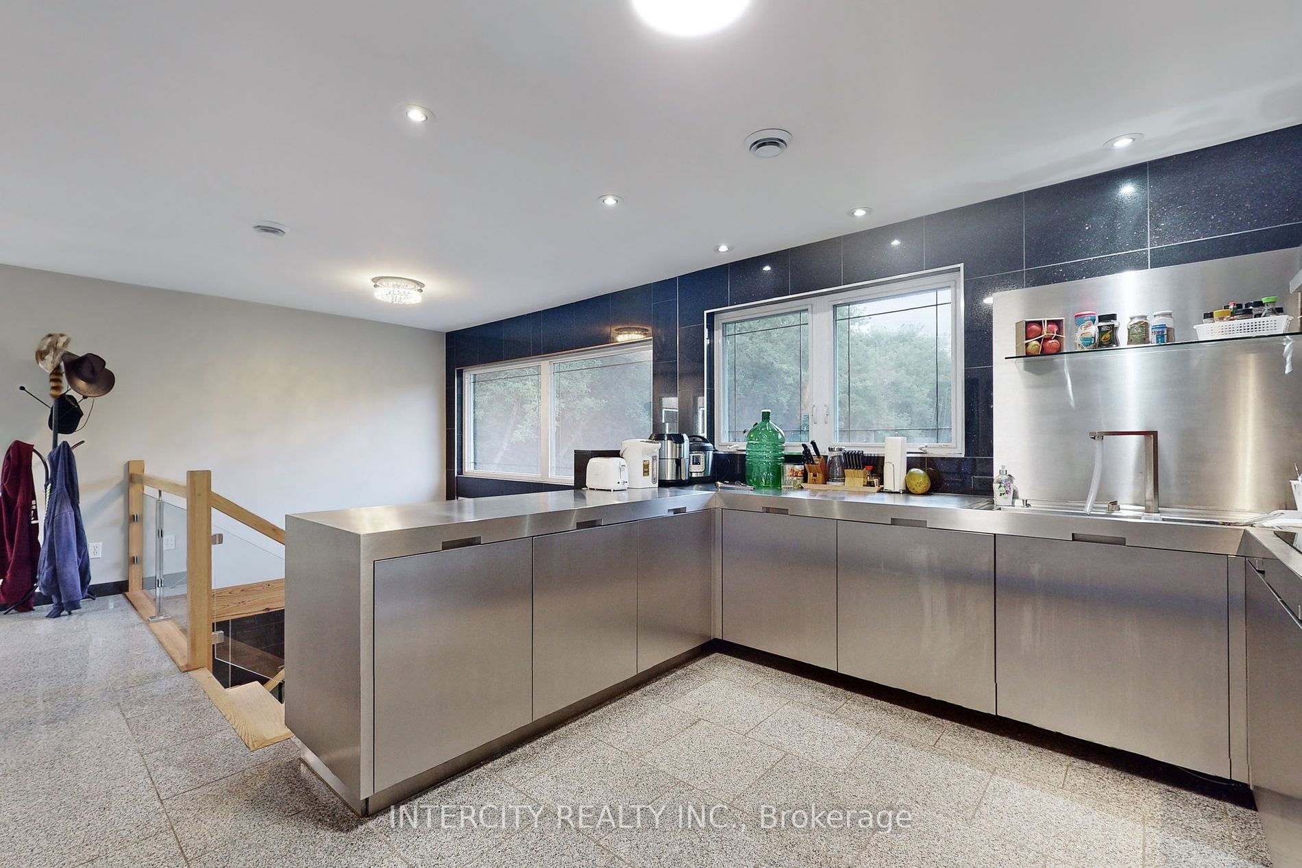 3505 Cochrane St Property Photo 17