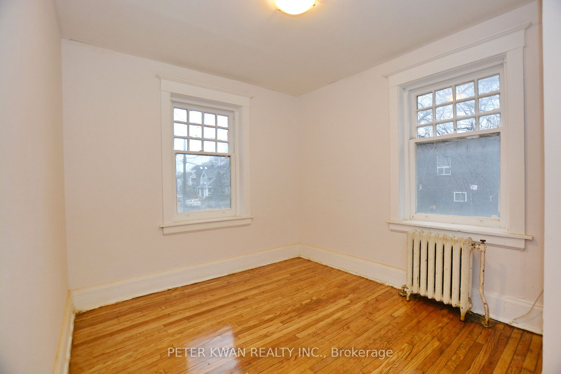 279 Woodfield Rd Property Photo 4