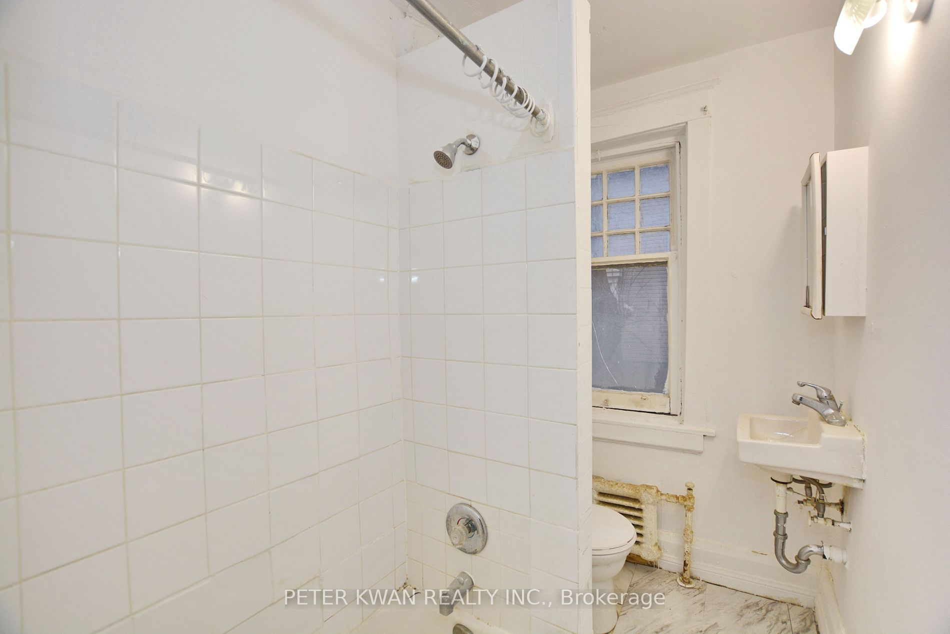 279 Woodfield Rd Property Photo 5