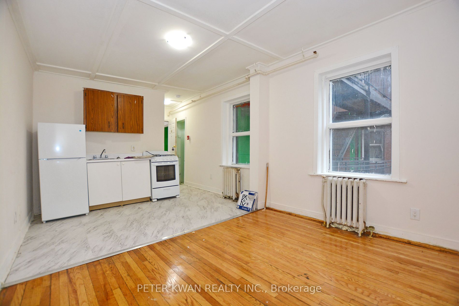 279 Woodfield Rd Property Photo 2