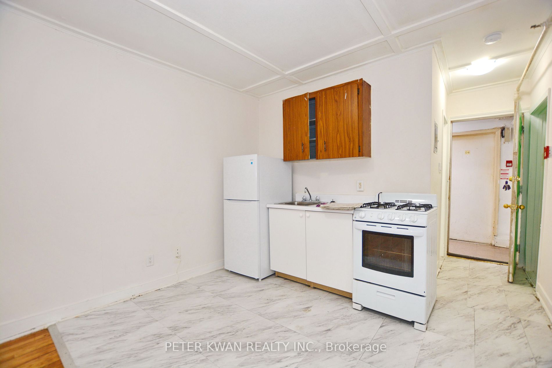 279 Woodfield Rd Property Photo 3
