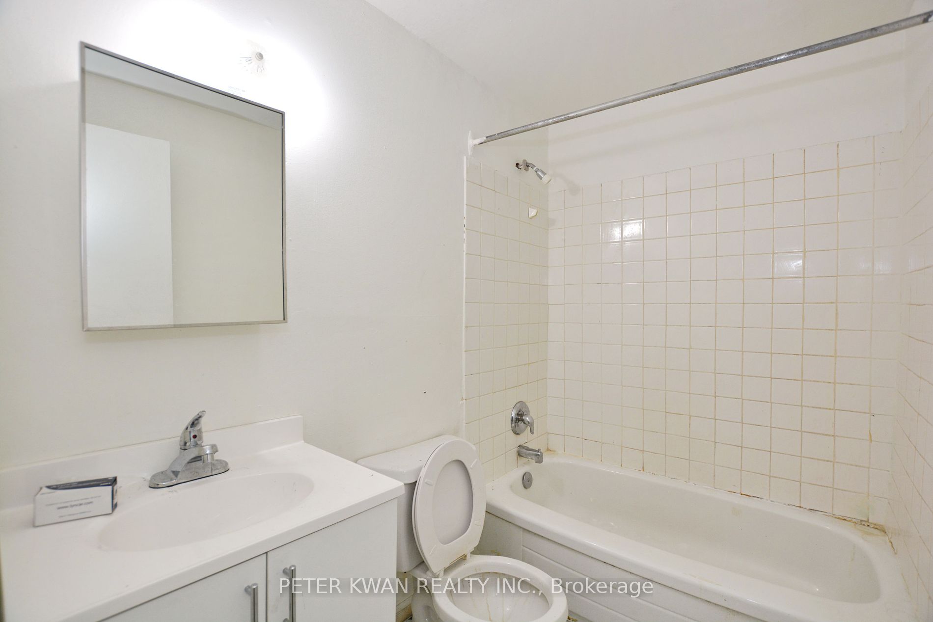 279 Woodfield Rd Property Photo 5